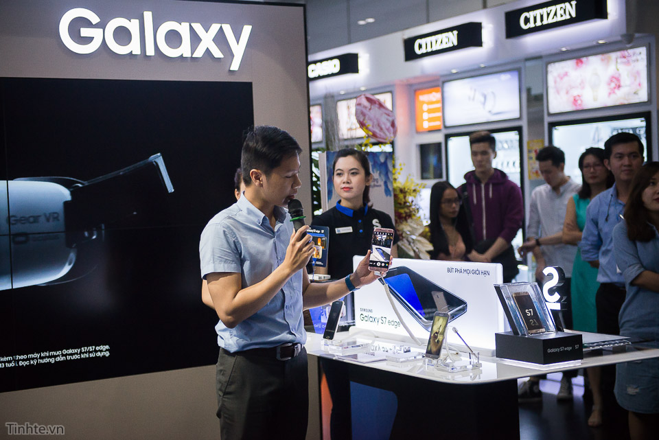 Samsung Store.jpg